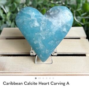 Caribbean Calcite Heart Carving A